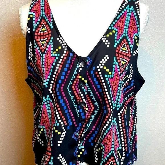 XHILARATION Tribal/Aztec Open Back Tank. - Picture 2 of 9